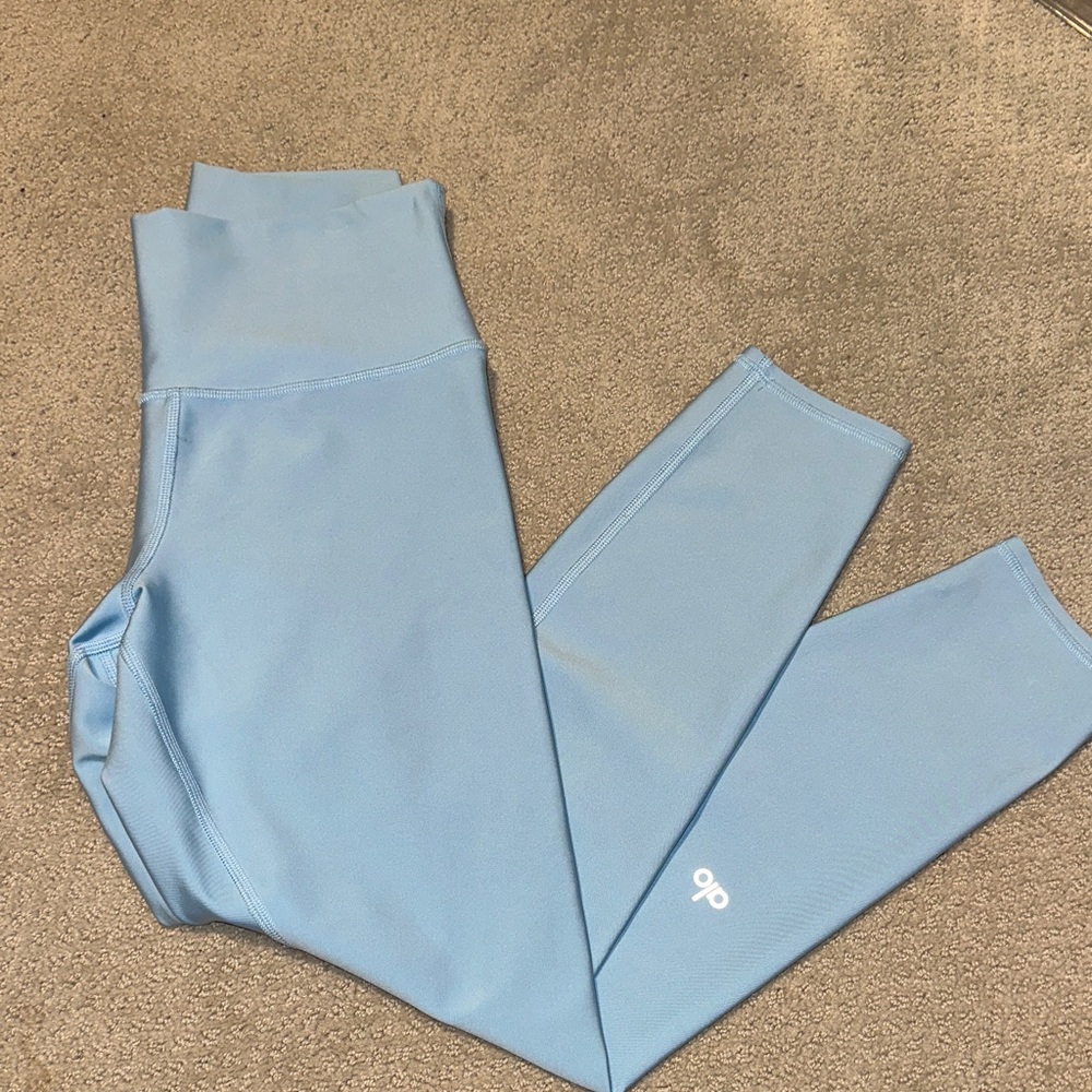 EUC! Alo Yoga Icy Blue Airlift Leggings